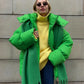 Wattierte damenjacke mit kapuze - warme daunenjacke im kurzen modell