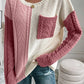 Trendiger pullover mit rundhalsausschnitt und farbblöcken für den winter
