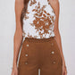 Abigail – elegantes set aus neckholder-top und shorts mit blumenmuster und bindeband