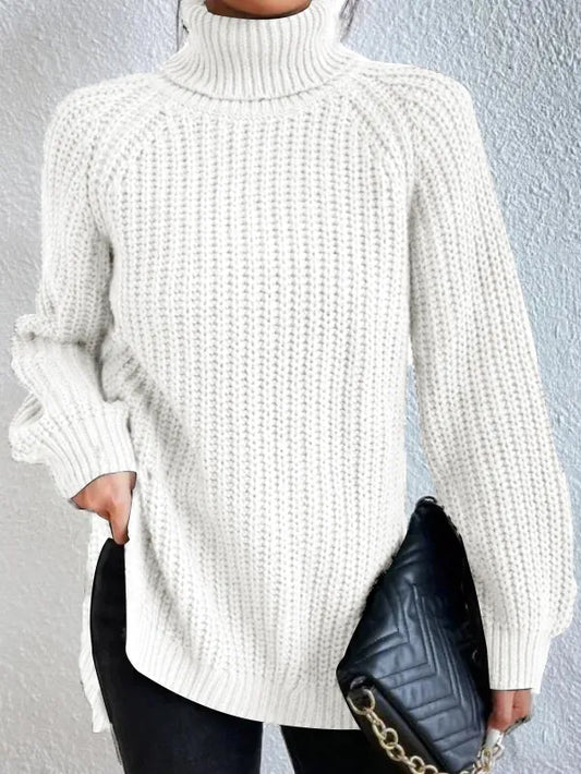 Heidi-rollkragenpullover mit raglanärmeln und geteiltem saum