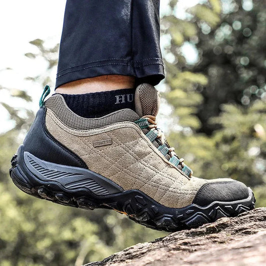 Robuste und bequeme niedrige Outdoor-wanderschuhe für herren