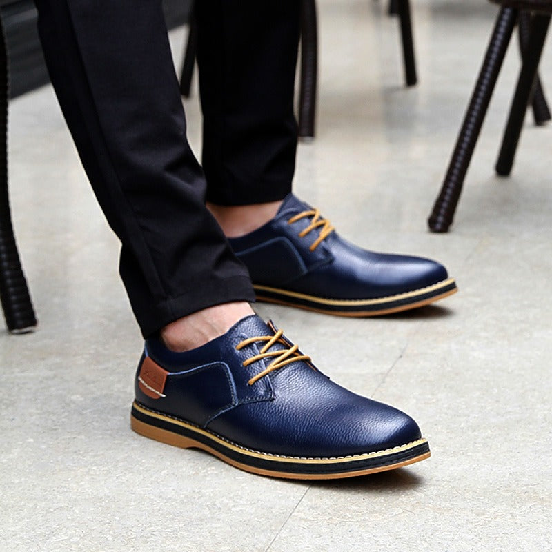 Hochwertige oxford-herrenschuhe aus leder in verschiedenen farben