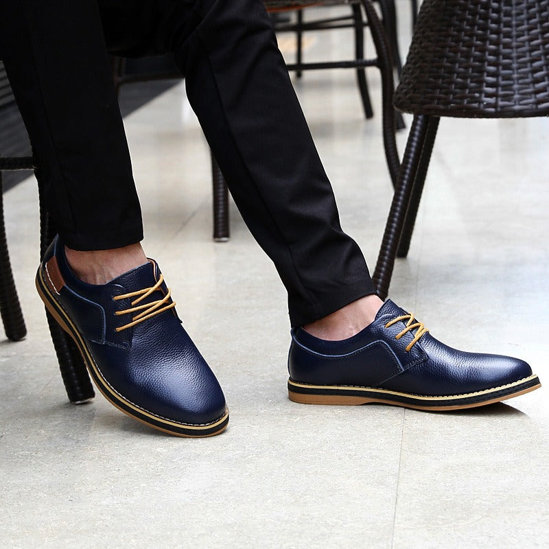 Hochwertige oxford-herrenschuhe aus leder in verschiedenen farben