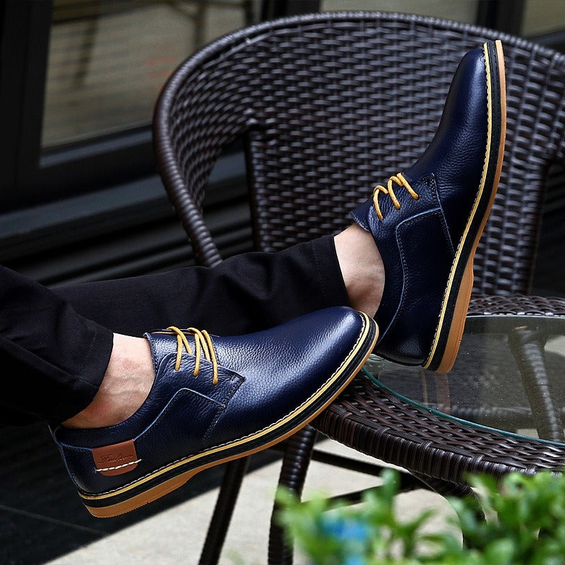 Hochwertige oxford-herrenschuhe aus leder in verschiedenen farben