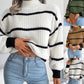 Gestreifter rollkragenpullover mit langen armeln, gestrickt