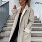 Jacke aus leder und fleece mit schnürsenkeln