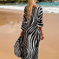 Strandkleid mit zebra-print und v-ausschnitt
