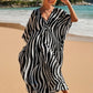 Strandkleid mit zebra-print und v-ausschnitt