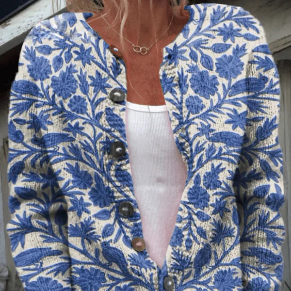 Marlene – gestrickte strickjacke mit blumenmuster und knopfleiste