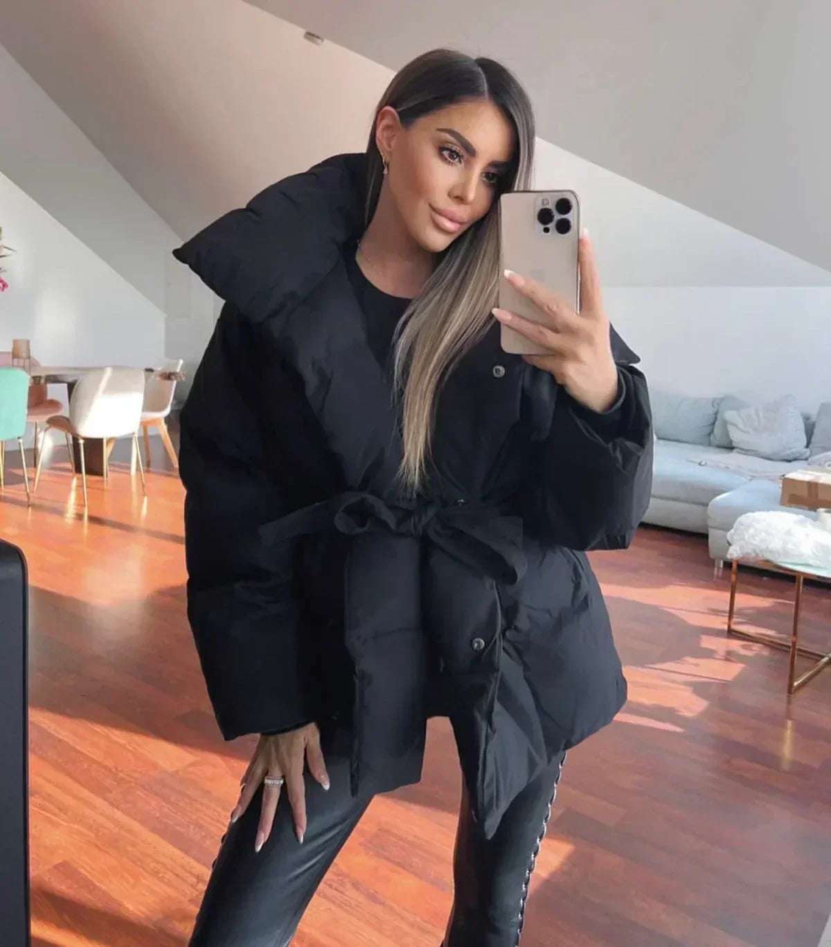 Mode | kurze damenjacke mit stehkragen und taillierter taille