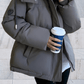 Seraphina – flauschige winterjacke mit reißverschluss und seitentaschen.