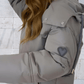 Seraphina – flauschige winterjacke mit reißverschluss und seitentaschen.